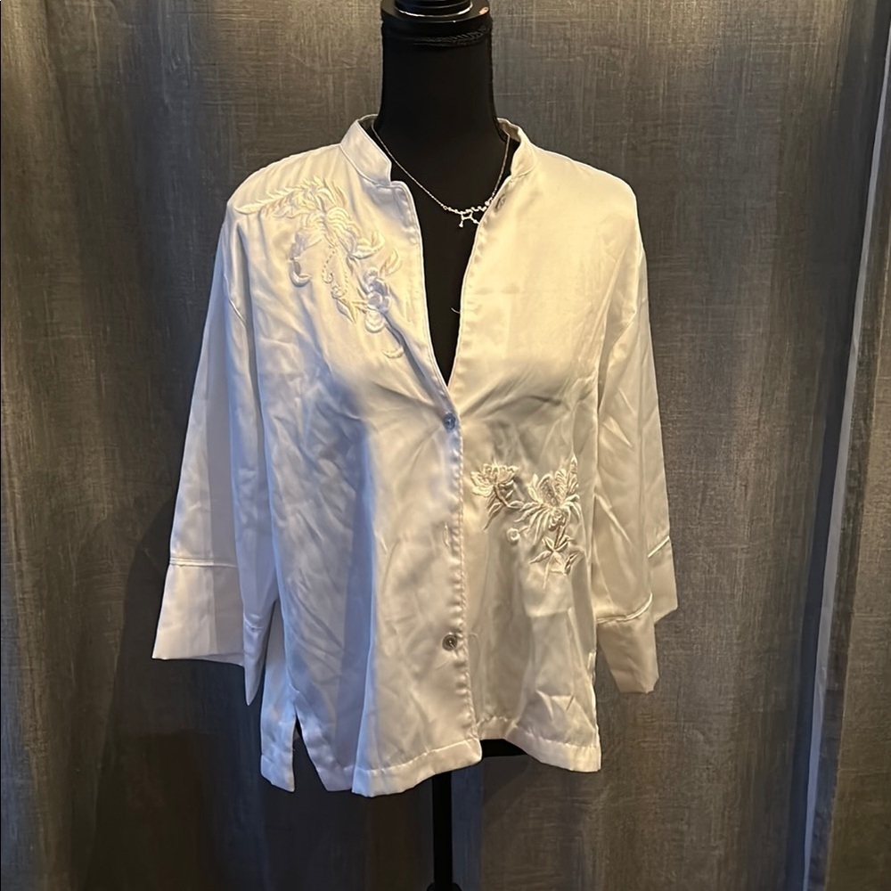 Natori White Boxy 3/4 Sleeve Mandarin Collar Top